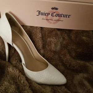 Juicy Couture White pumps